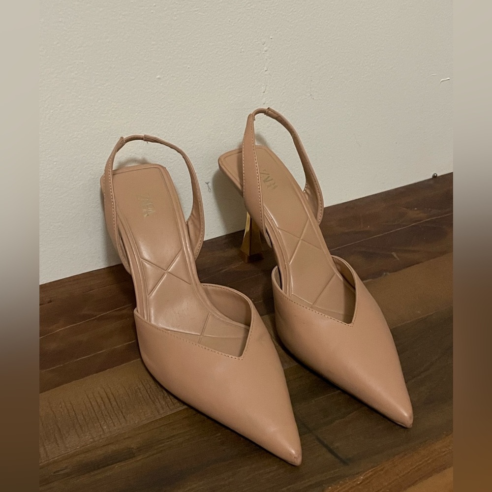 ZARA Closed Pointes Toe Slingback Heel with Gold Detailing